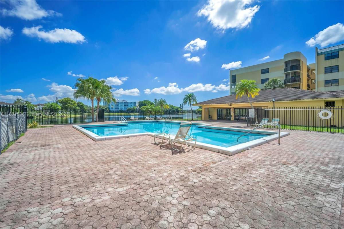 Apartment for rent at 6575 W Oakland Park Blvd #218, Fort Lauderdale, FL 33313