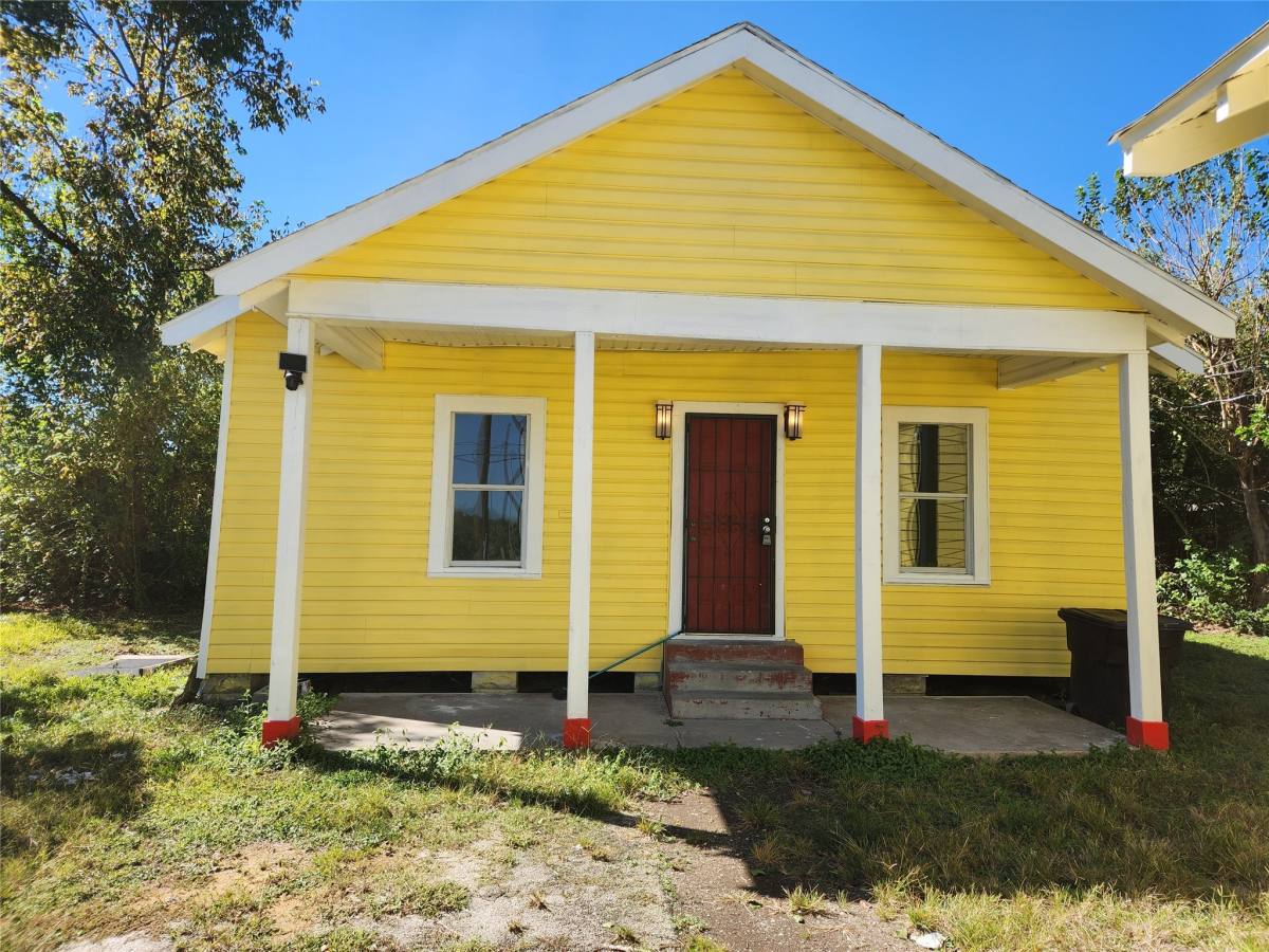 Apartment for rent at 2706 1 2 Berry St, Houston, TX 77004