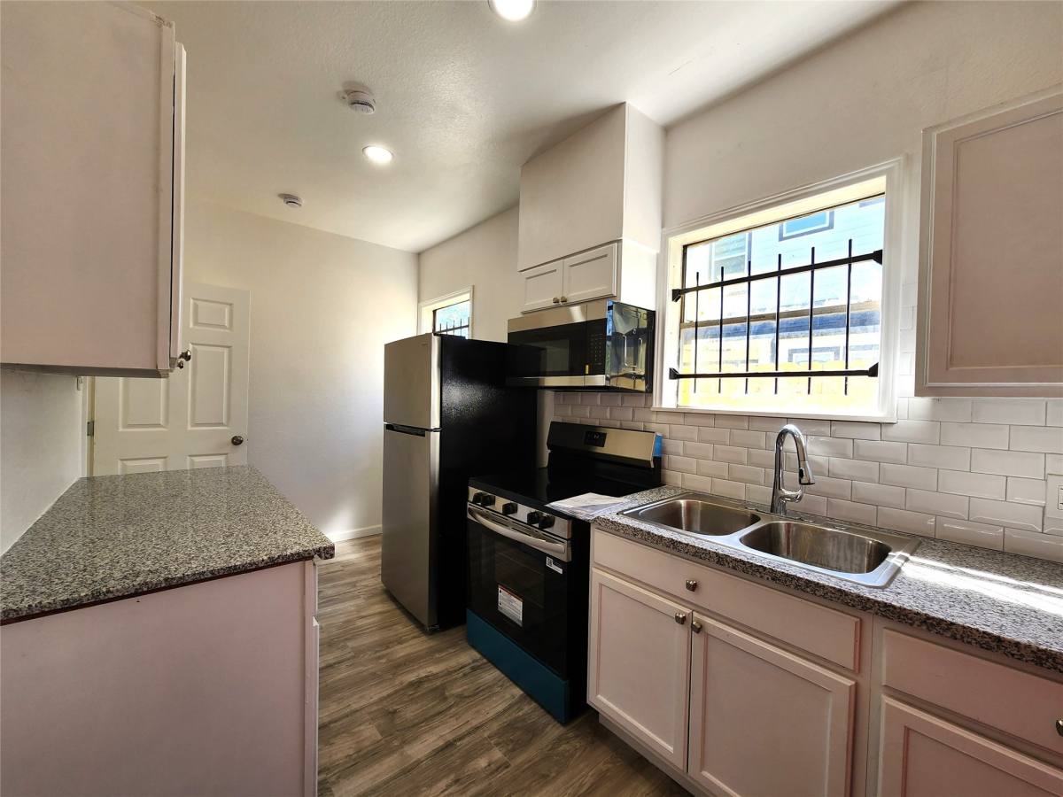 Apartment for rent at 2706 1 2 Berry St, Houston, TX 77004