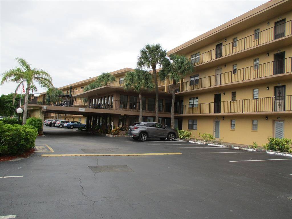 Apartment for rent at 9370 SW 8th St #312, Boca Raton, FL 33428