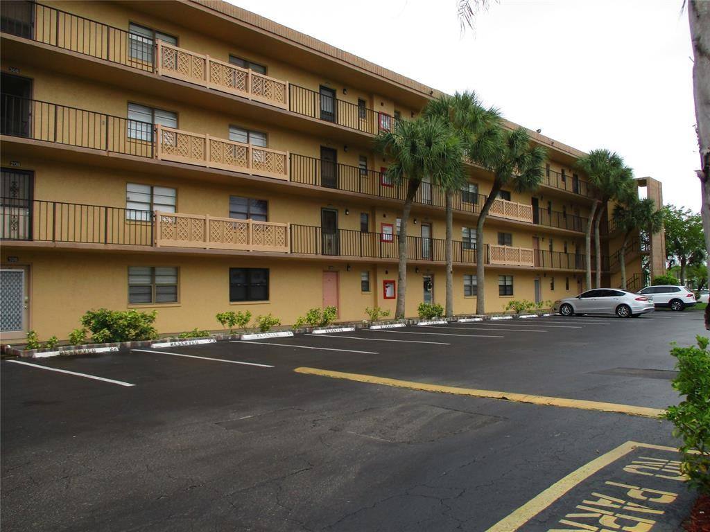 Apartment for rent at 9370 SW 8th St #312, Boca Raton, FL 33428