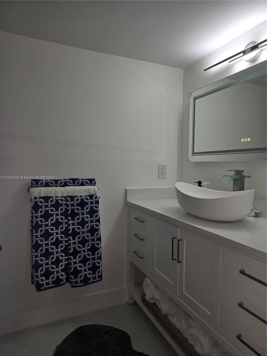 Condo for rent at 6010 S Falls Circle Dr #206, Fort Lauderdale, FL 33319
