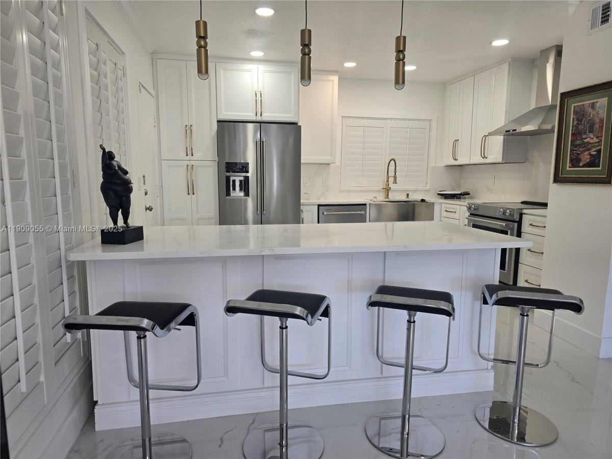 Condo for rent at 6010 S Falls Circle Dr #206, Fort Lauderdale, FL 33319