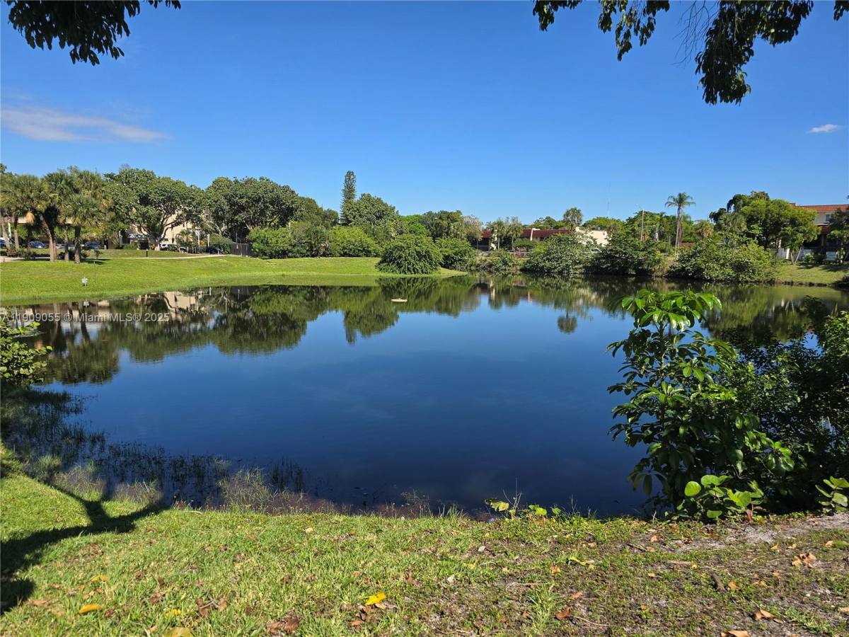 Condo for rent at 6010 S Falls Circle Dr #206, Fort Lauderdale, FL 33319