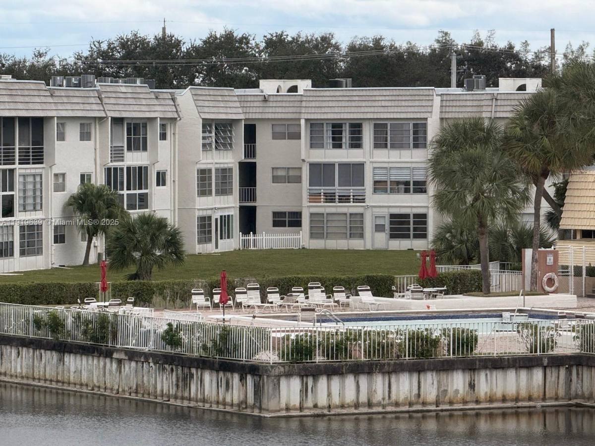 Apartment for rent at 8220 Sunrise Lakes Blvd #309, Fort Lauderdale, FL 33322