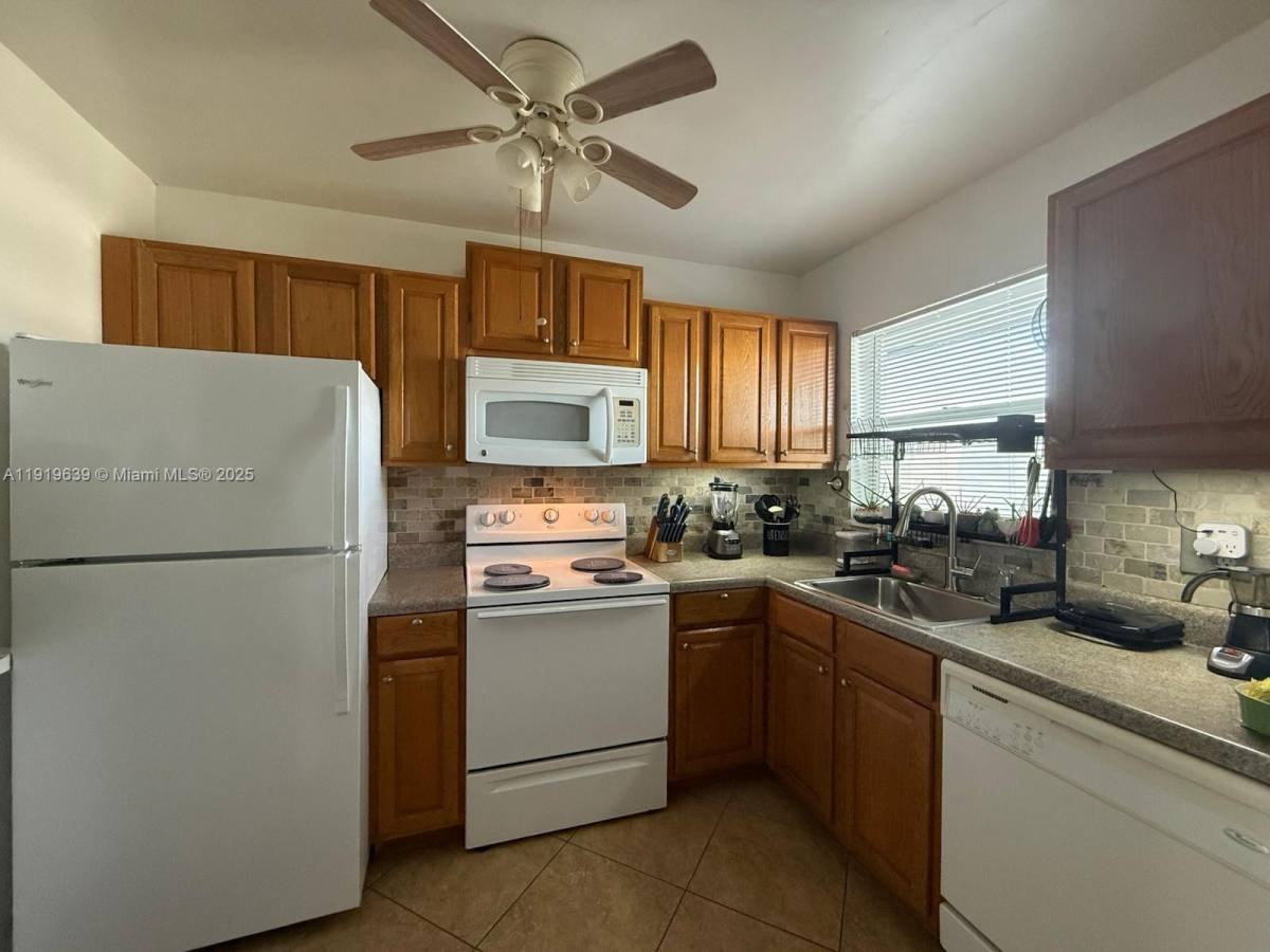 Apartment for rent at 8220 Sunrise Lakes Blvd #309, Fort Lauderdale, FL 33322