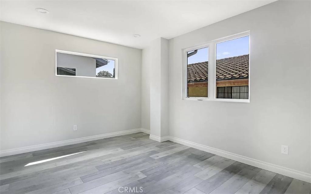 Apartment for rent at 4114 Oakwood Ave, Los Angeles, CA 90004
