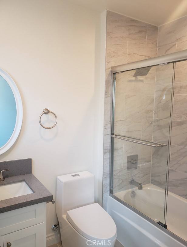 Apartment for rent at 4114 Oakwood Ave, Los Angeles, CA 90004