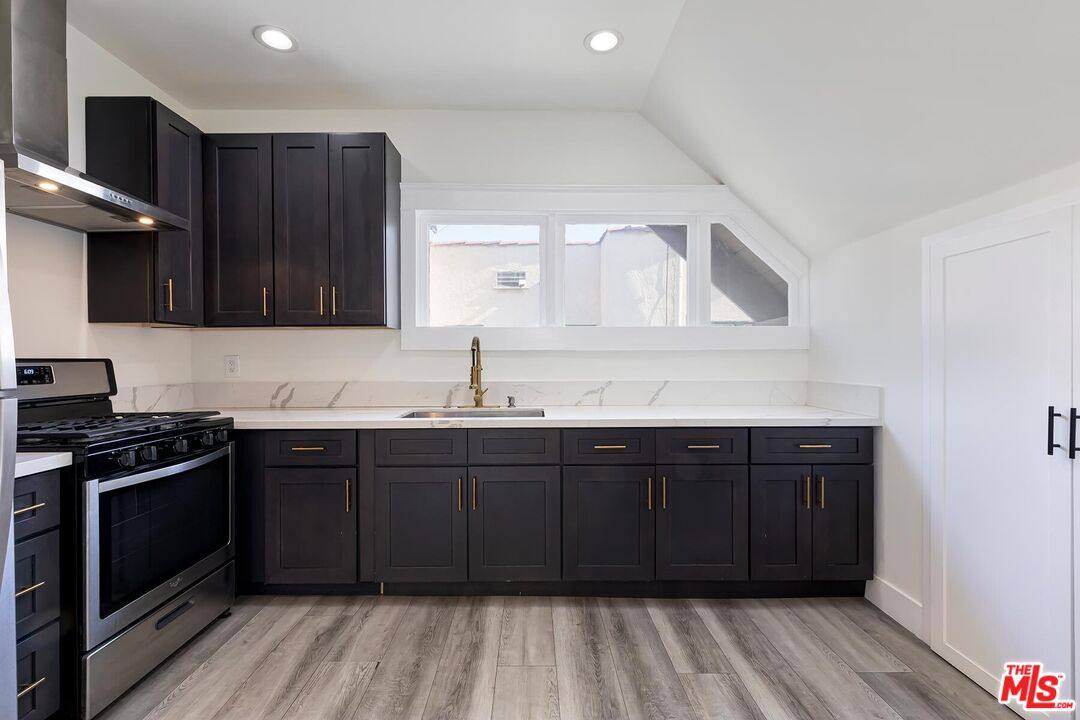 Apartment for rent at 1054 Maine Ave, Long Beach, CA 90813