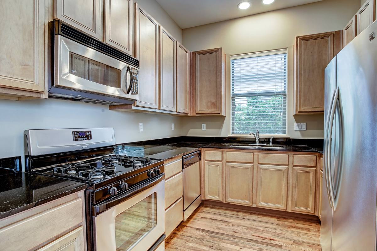 Townhouse for rent at 3824 Center Plaza Dr, Houston, TX 77007