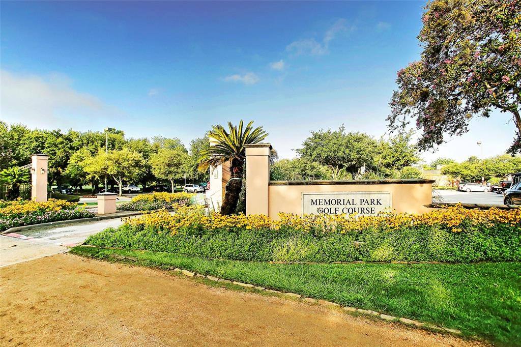 Townhouse for rent at 3824 Center Plaza Dr, Houston, TX 77007