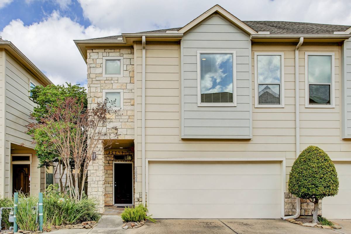 Townhouse for rent at 3824 Center Plaza Dr, Houston, TX 77007