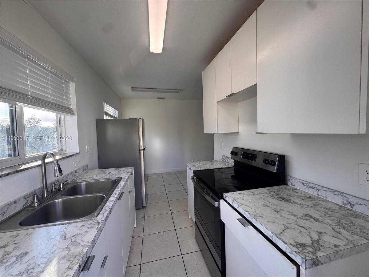 Apartment for rent at 1595 NE 125th St #6, Miami, FL 33161