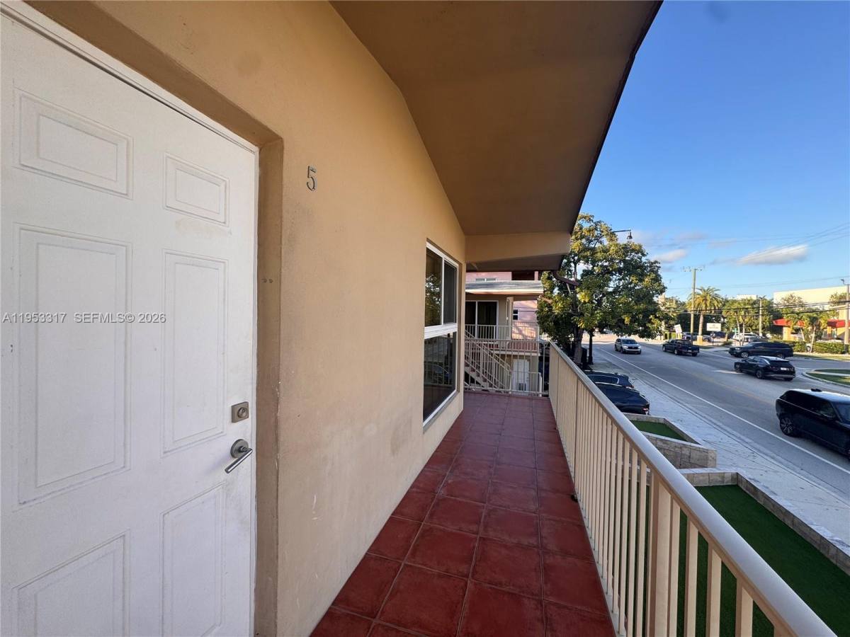 Apartment for rent at 1595 NE 125th St #6, Miami, FL 33161