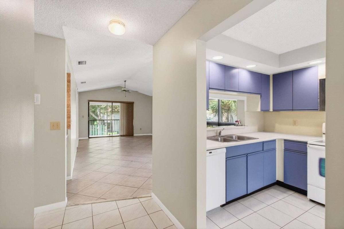Condo for rent at 400 Club Circle #201, Boca Raton, FL 33487