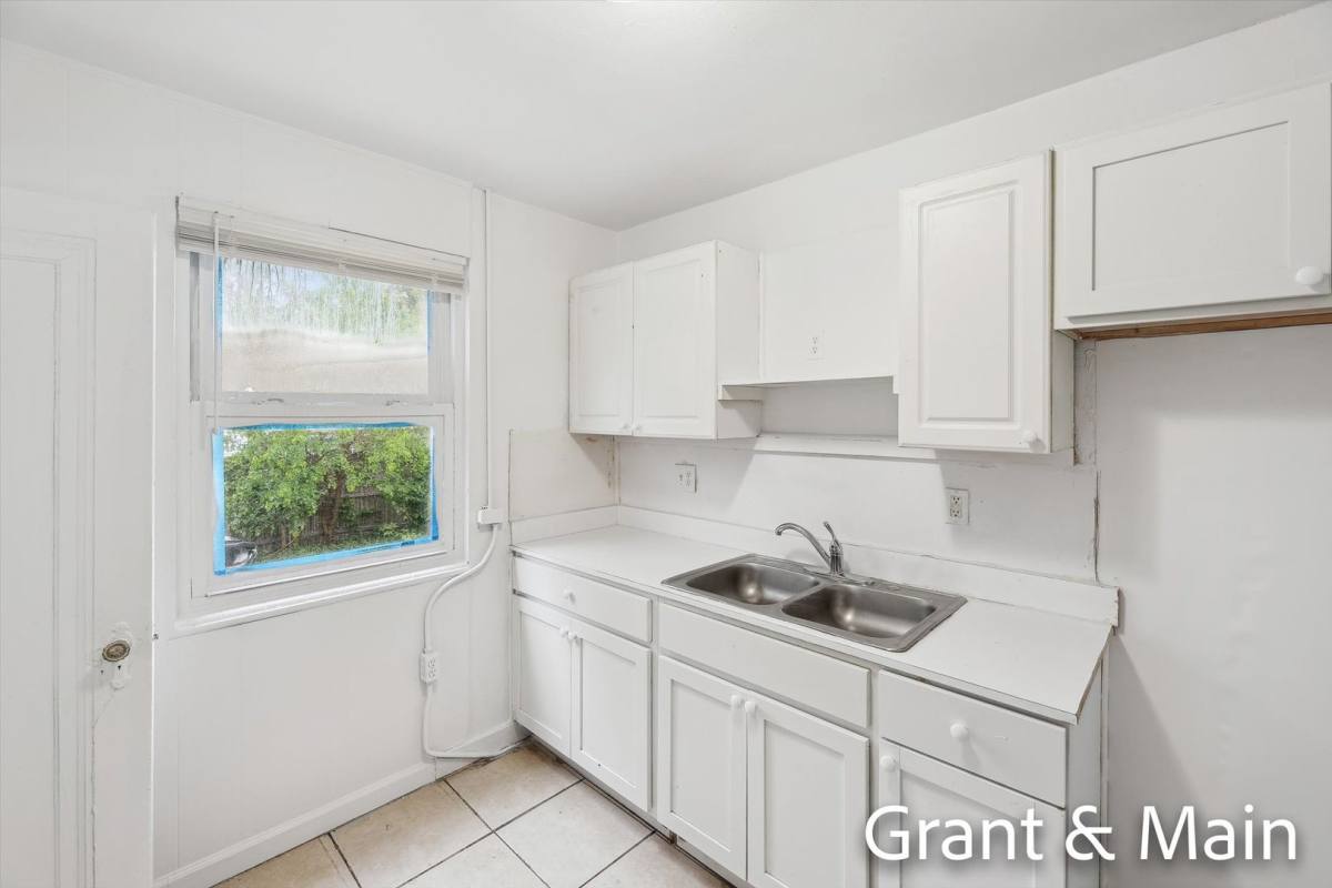 House for rent at 19250 Charest, Detroit, MI 48234