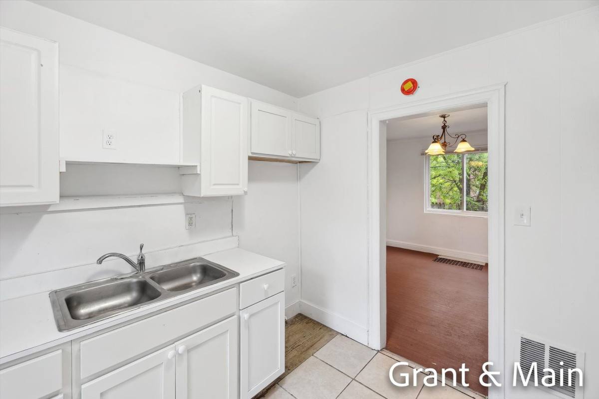House for rent at 19250 Charest, Detroit, MI 48234