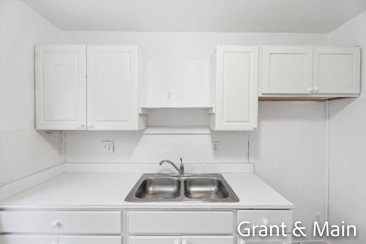 House for rent at 19250 Charest, Detroit, MI 48234