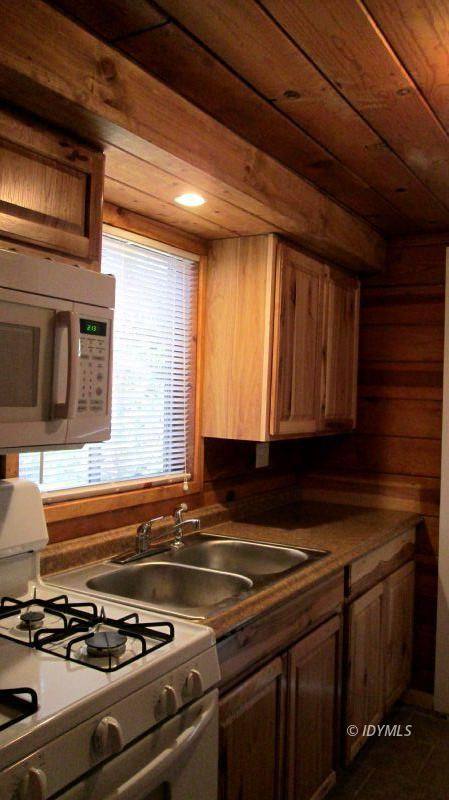 Apartment for rent at 54100 Pine Crest Ave #7, Idyllwild, CA 92549
