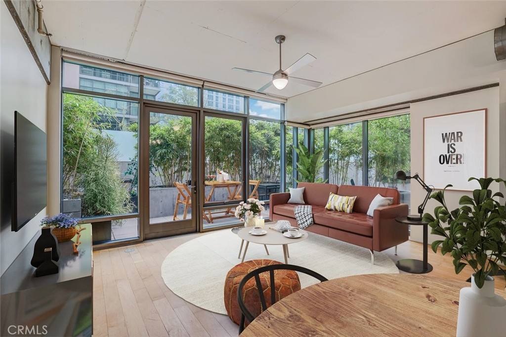 Apartment for rent at 1100-403 S Hope St, Los Angeles, CA 90015