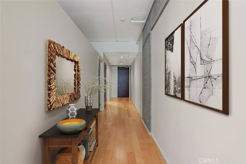 Apartment for rent at 1100-403 S Hope St, Los Angeles, CA 90015