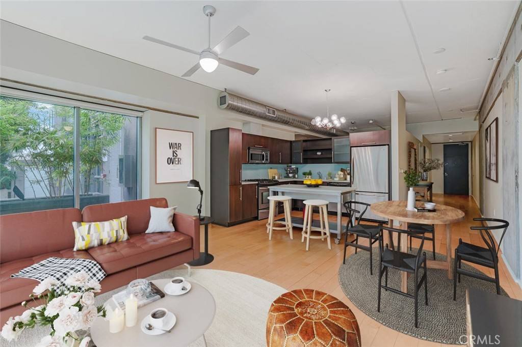 Apartment for rent at 1100-403 S Hope St, Los Angeles, CA 90015