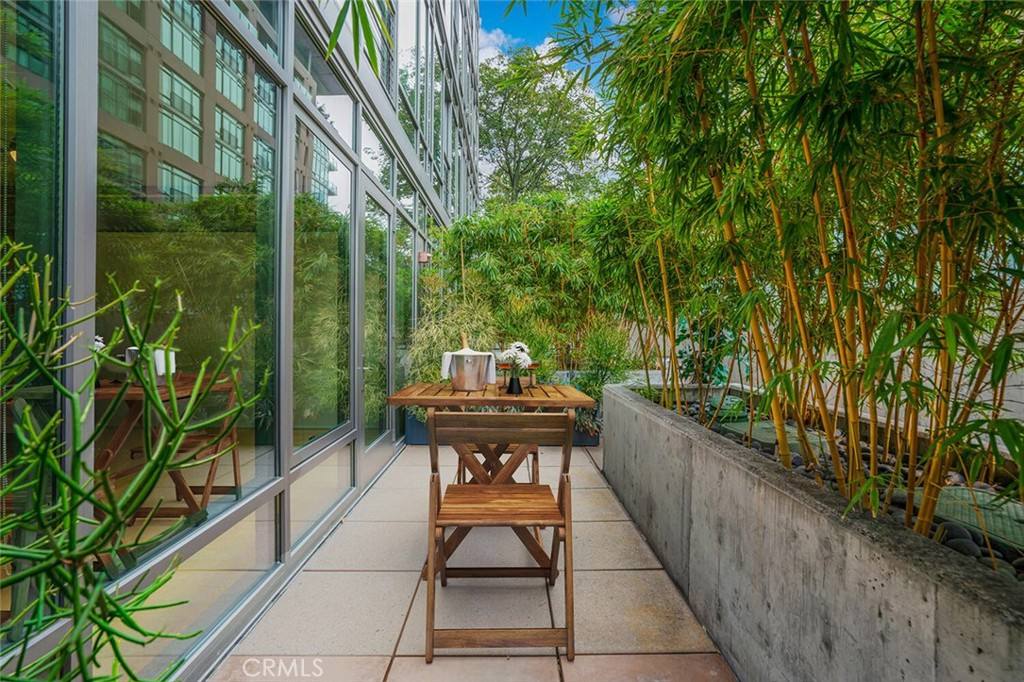 Apartment for rent at 1100-403 S Hope St, Los Angeles, CA 90015