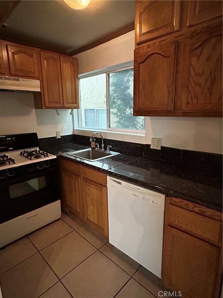 Townhouse for rent at 428 N Hollywood Way #203, Burbank, CA 91505