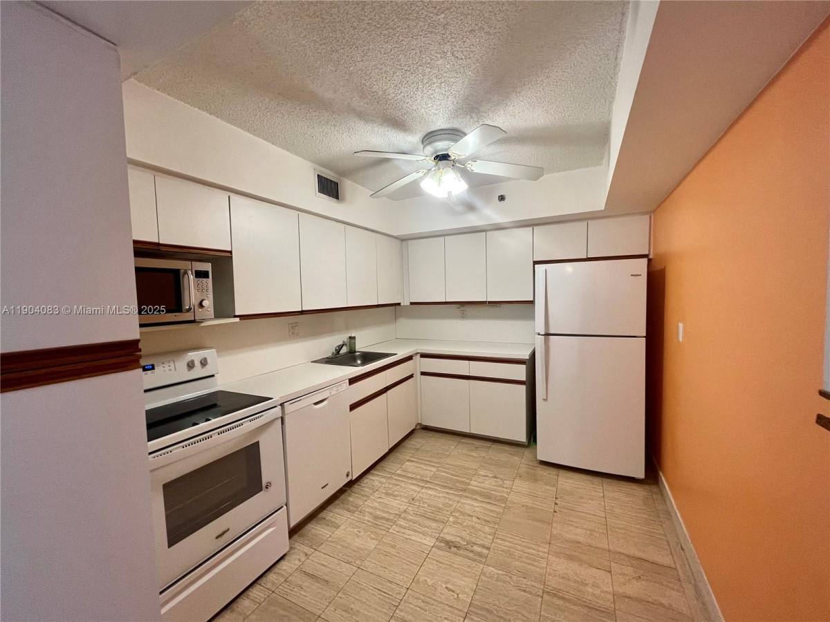 Condo for rent at 3600 Mystic Pointe Dr #1717, Miami, FL 33180