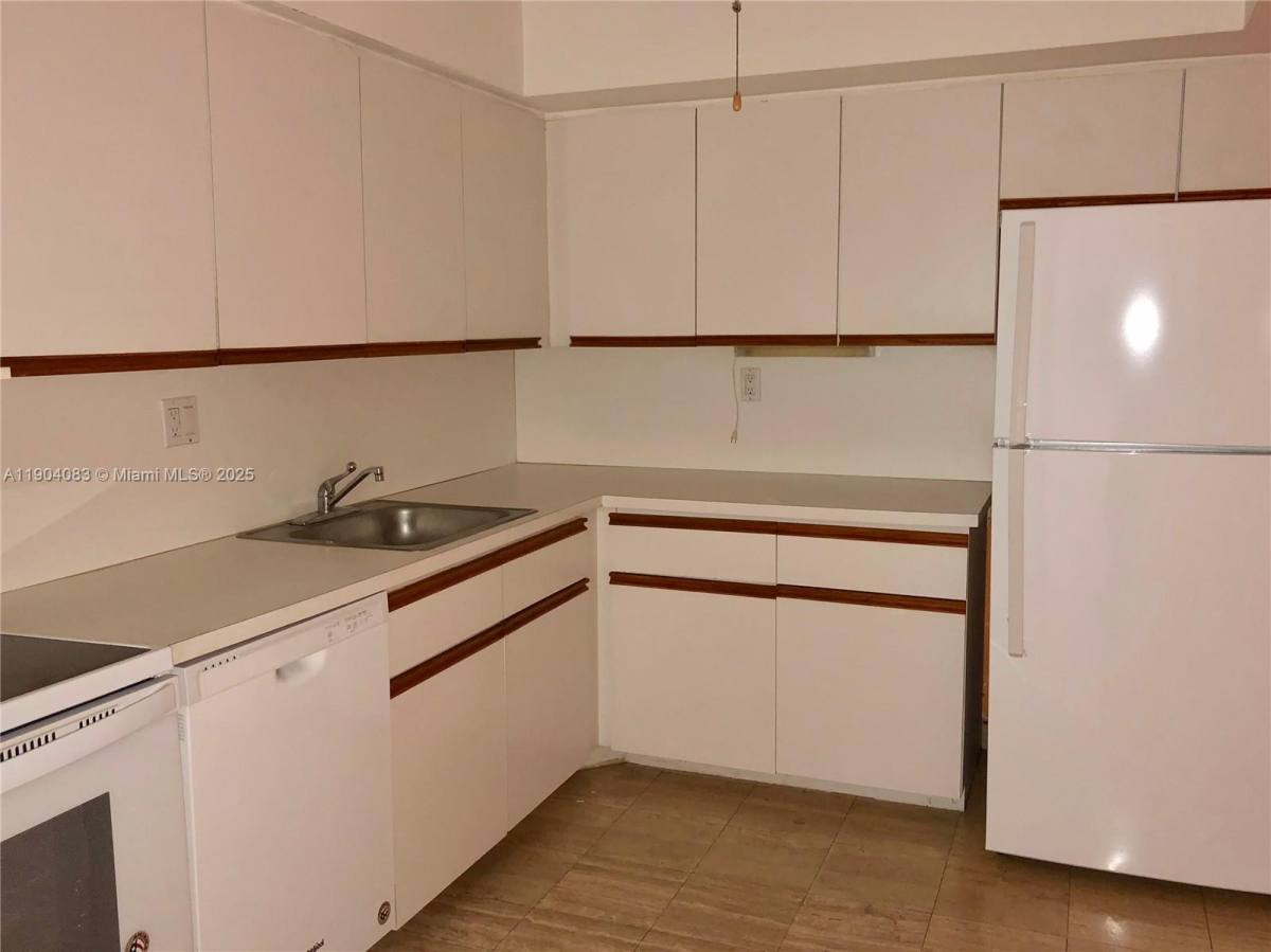Condo for rent at 3600 Mystic Pointe Dr #1717, Miami, FL 33180