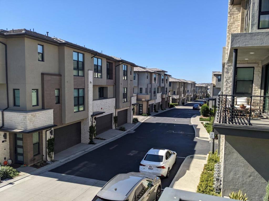 Townhouse for rent at 2950 Via Alta Place, San Diego, CA 92108