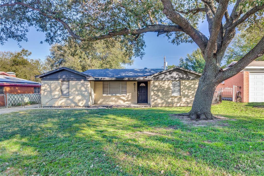 Apartment for rent at 8552 Gibbs Dr, Fort Worth, TX 76108