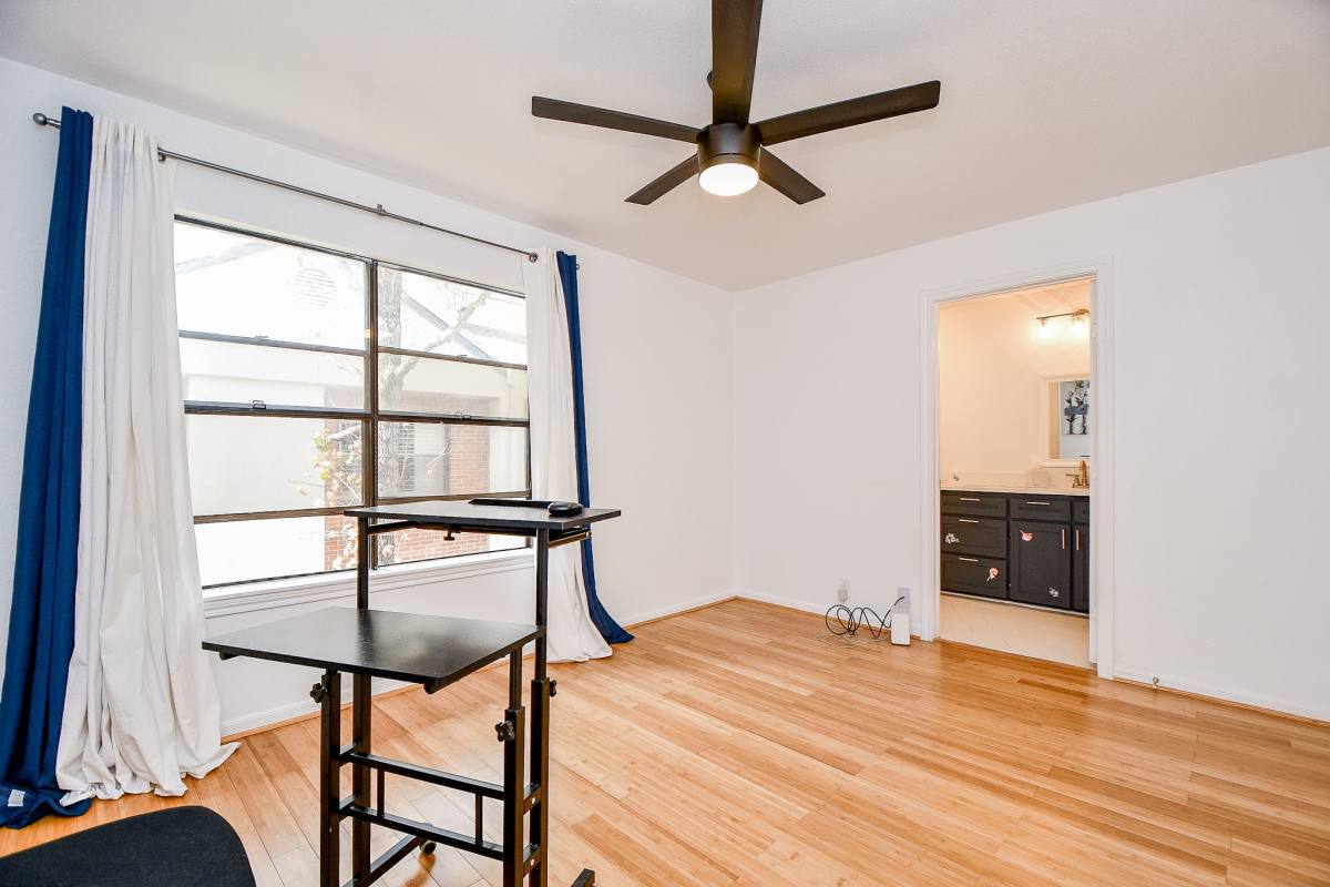 Condo for rent at 2626 Bering Dr, Houston, TX 77057