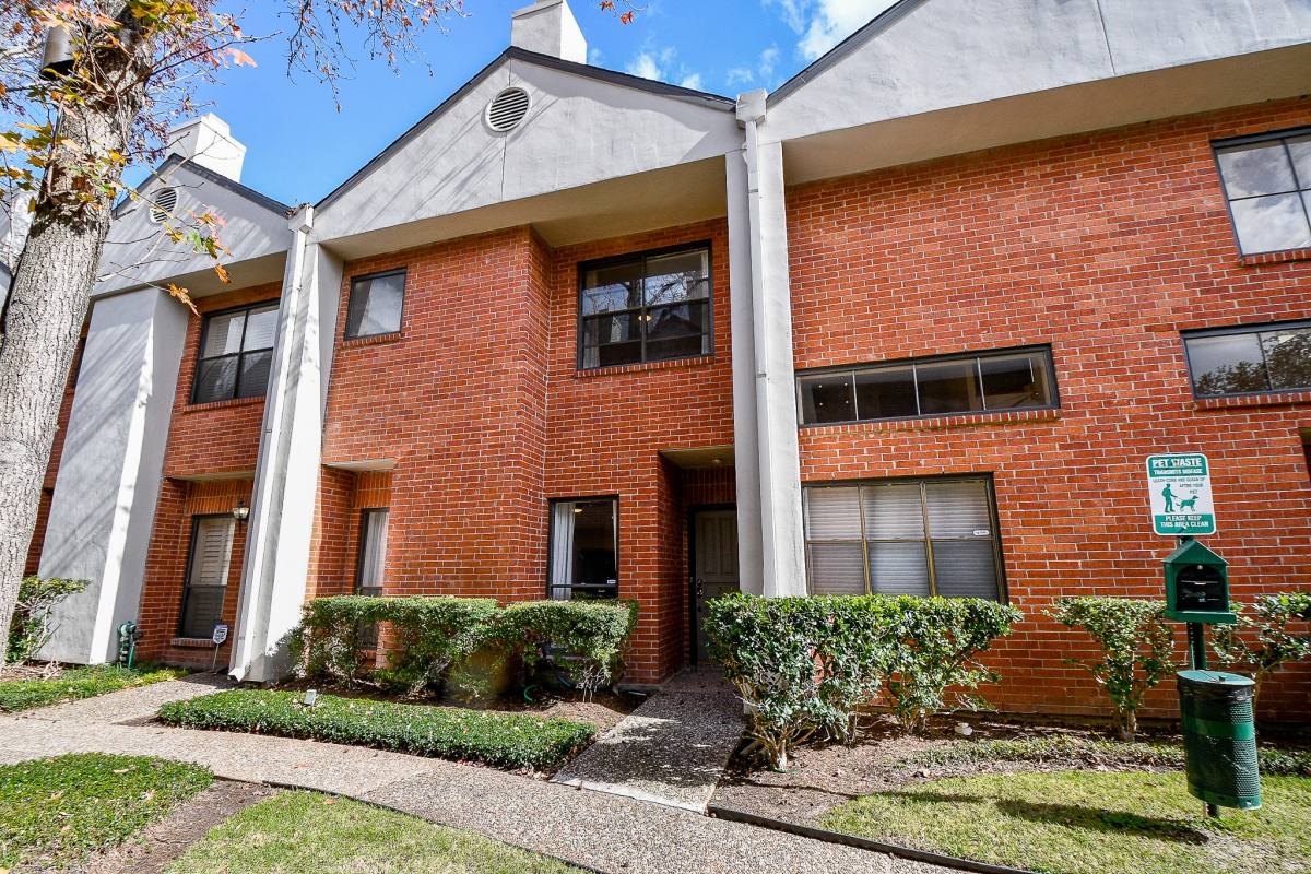 Condo for rent at 2626 Bering Dr, Houston, TX 77057