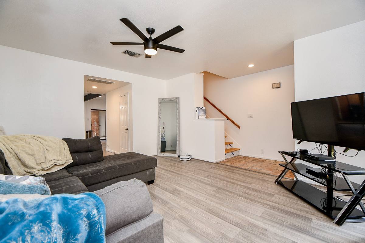 Condo for rent at 2626 Bering Dr, Houston, TX 77057