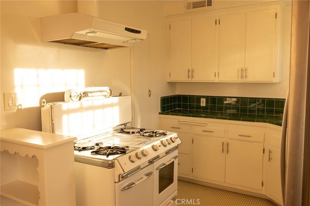 Apartment for rent at 1745 Mariposa Ave, Los Angeles, CA 90027