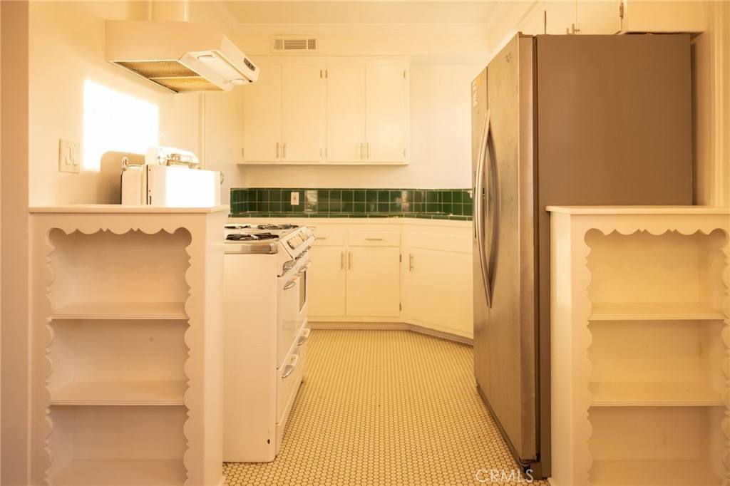 Apartment for rent at 1745 Mariposa Ave, Los Angeles, CA 90027