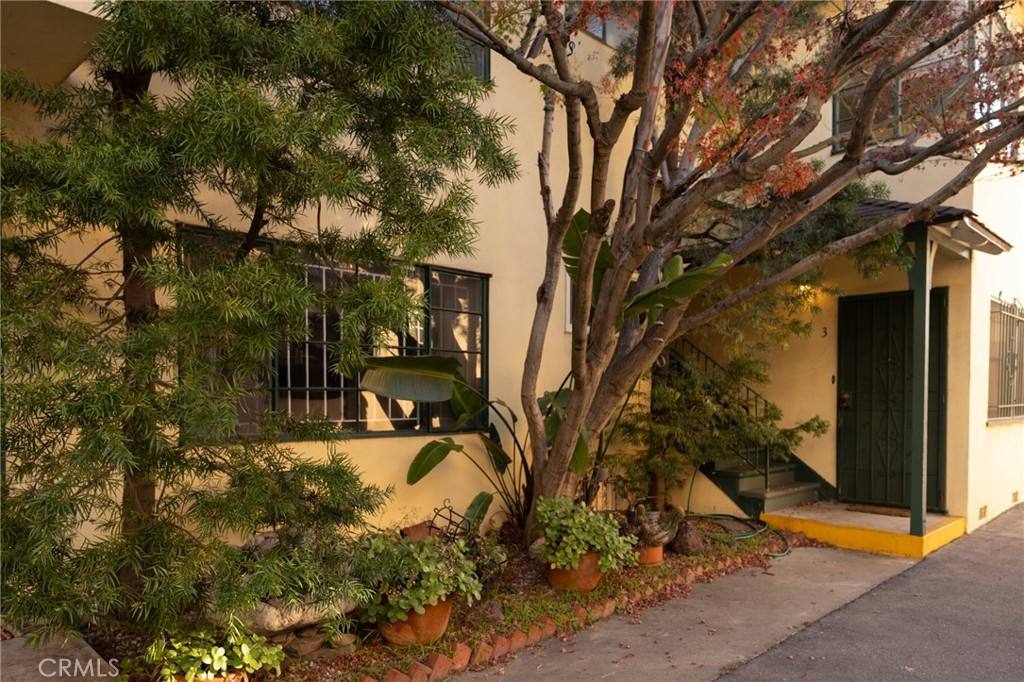 Apartment for rent at 1745 Mariposa Ave, Los Angeles, CA 90027