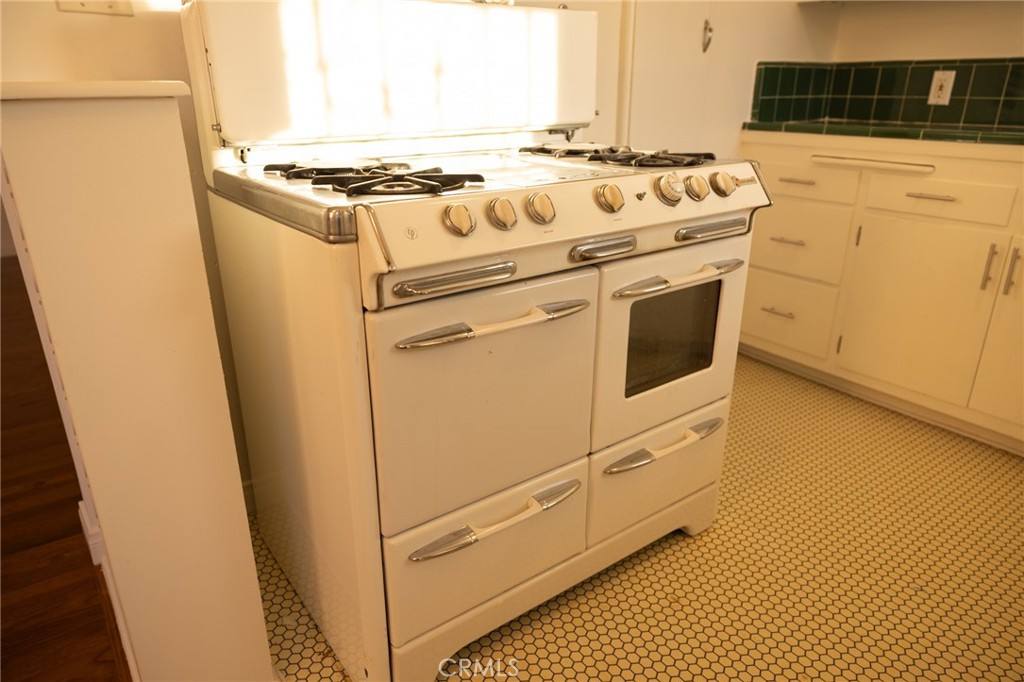 Apartment for rent at 1745 Mariposa Ave, Los Angeles, CA 90027