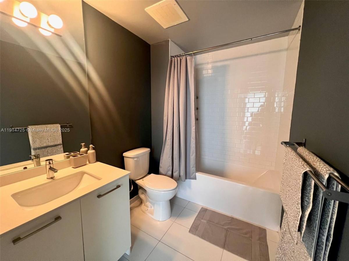 Apartment for rent at 151 SE 1st St #810, Miami, FL 33131