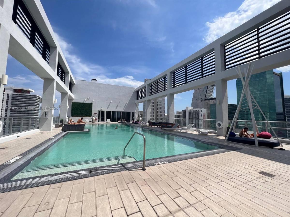 Apartment for rent at 151 SE 1st St #810, Miami, FL 33131