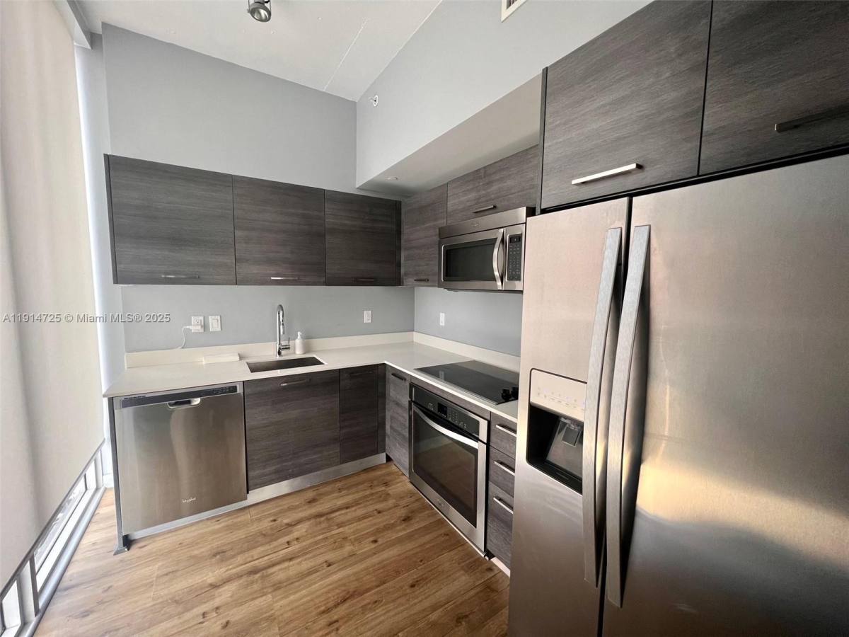 Apartment for rent at 151 SE 1st St #810, Miami, FL 33131