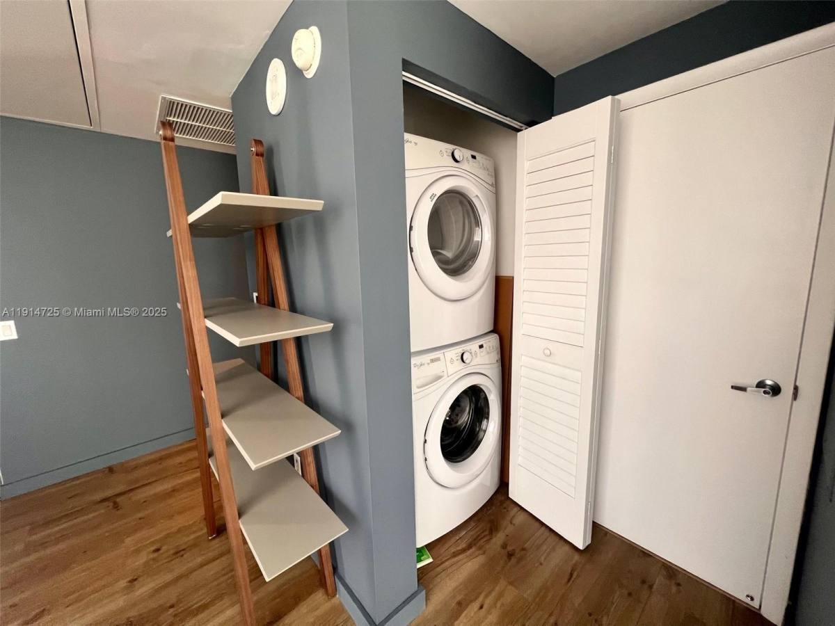 Apartment for rent at 151 SE 1st St #810, Miami, FL 33131