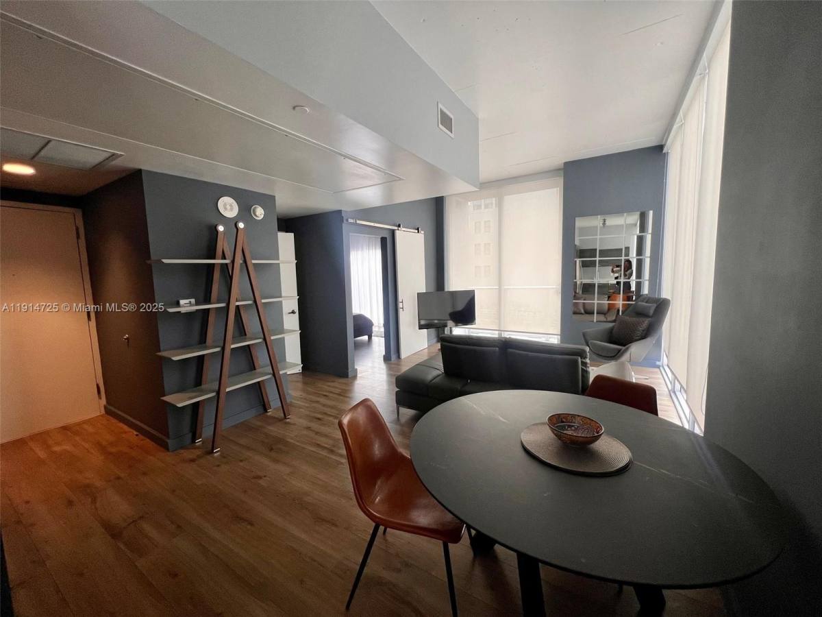 Apartment for rent at 151 SE 1st St #810, Miami, FL 33131