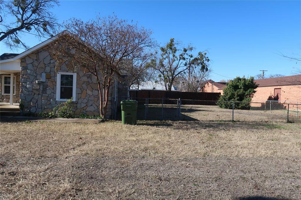 Apartment for rent at 406 N Denny St #406B, Howe, TX 75459