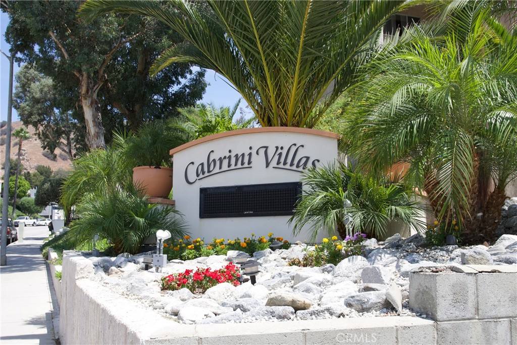 Townhouse for rent at 7727 Via Capri, Burbank, CA 91504