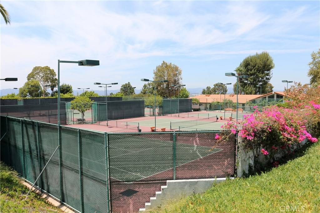 Townhouse for rent at 7727 Via Capri, Burbank, CA 91504