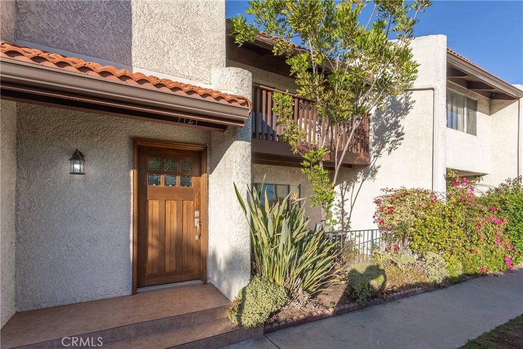 Townhouse for rent at 7727 Via Capri, Burbank, CA 91504