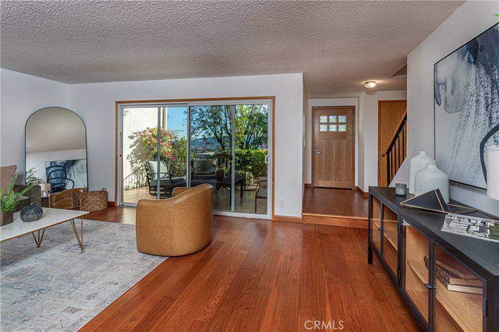 Townhouse for rent at 7727 Via Capri, Burbank, CA 91504