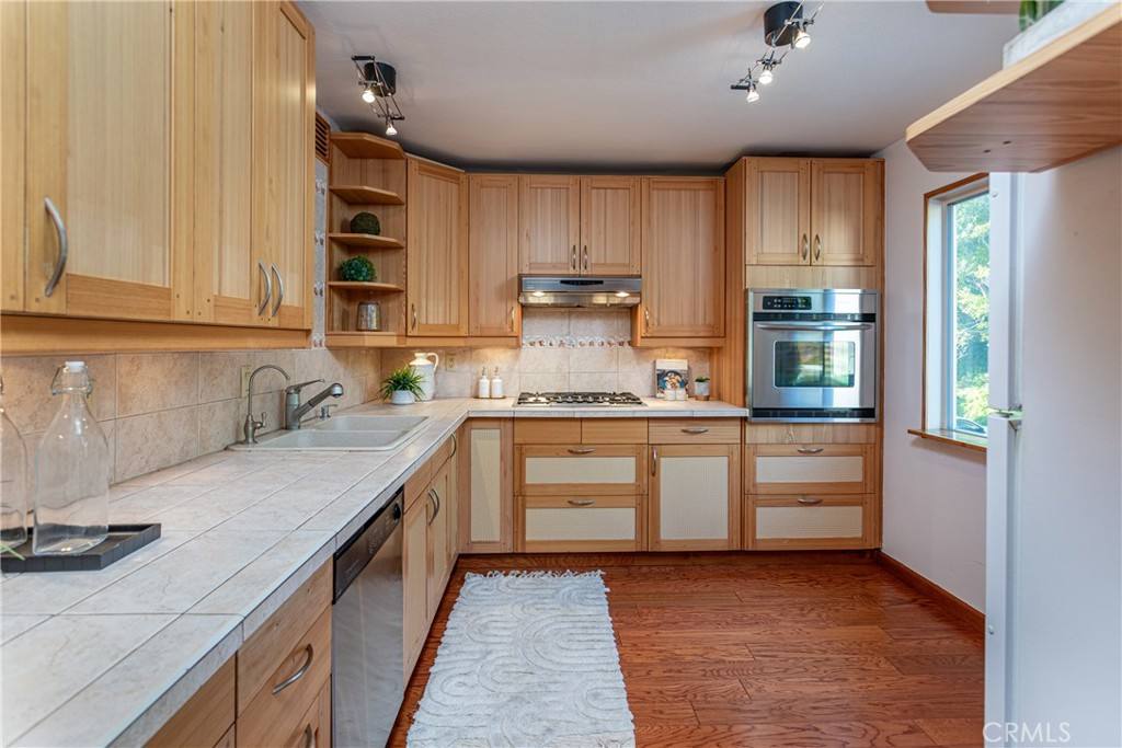 Townhouse for rent at 7727 Via Capri, Burbank, CA 91504